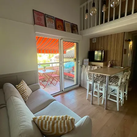 Avec Piscine Et Parking Prive - La De Mina